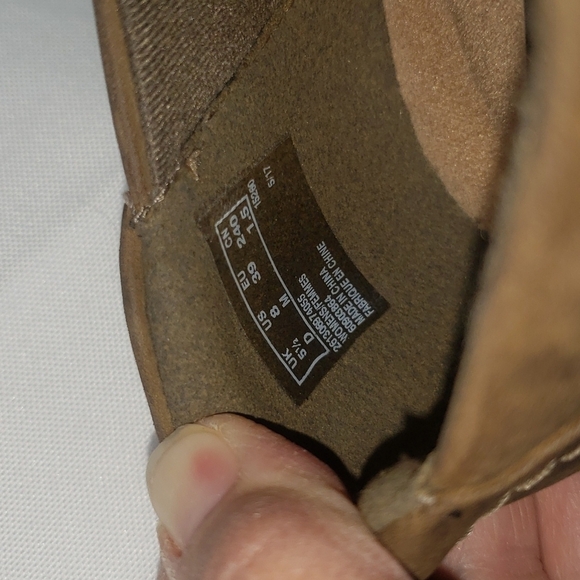 Clarks Collections Distressed Ankle Boots - Picture 5 of 6